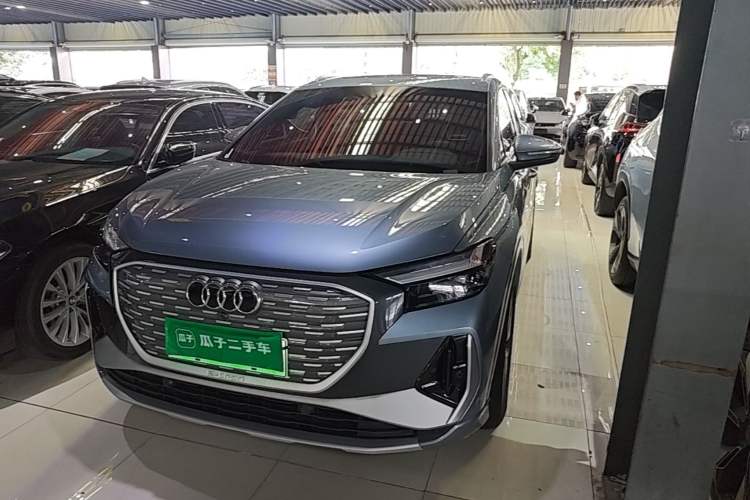 Audi Q4 e-tron 2024 — фото 1