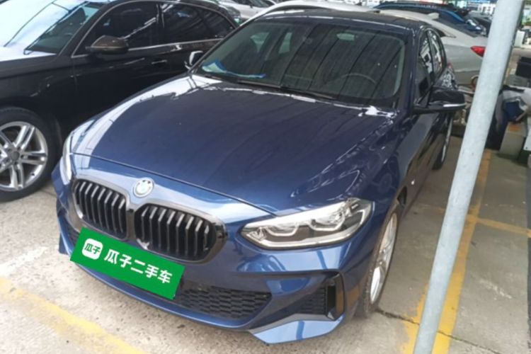 BMW 120i 2021 — фото 1