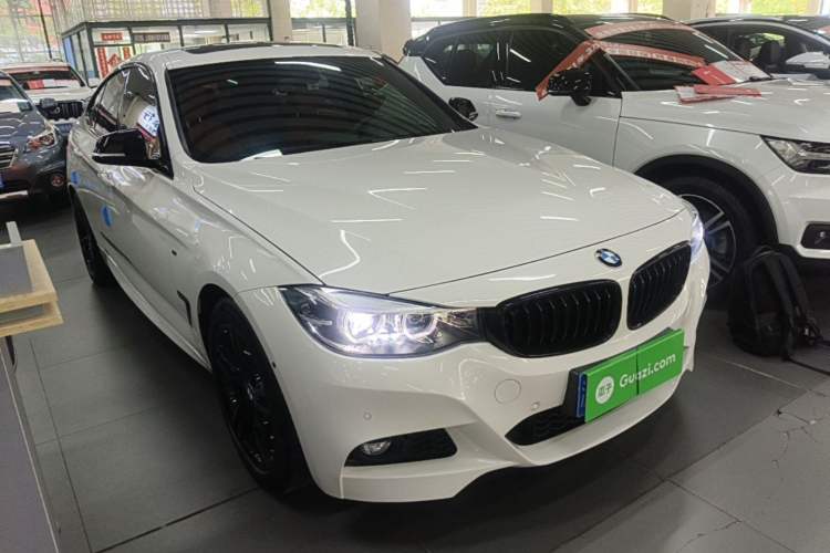 BMW 320i 2020 — фото 3