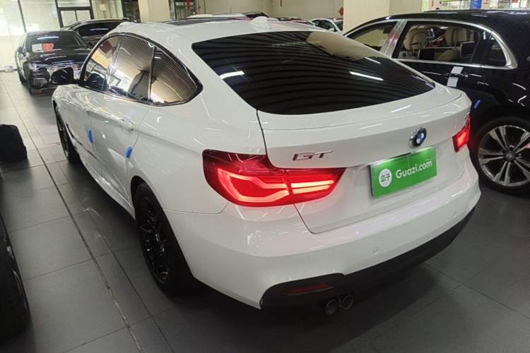 BMW 320i 2020 — фото 4