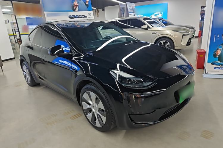 Tesla Model Y 2022 — 3