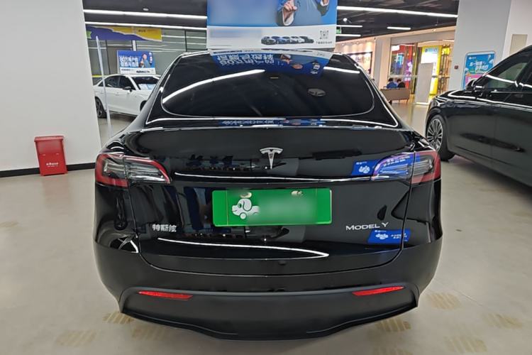 Tesla Model Y 2022 — 5