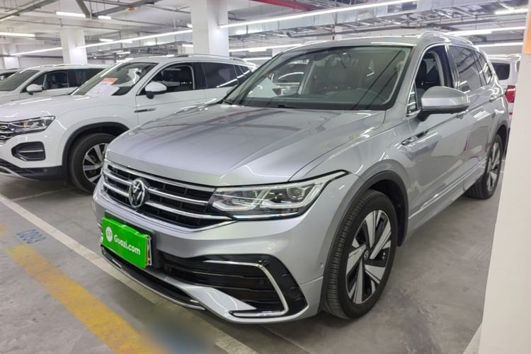 Volkswagen Tiguan L 2023 — фото 1