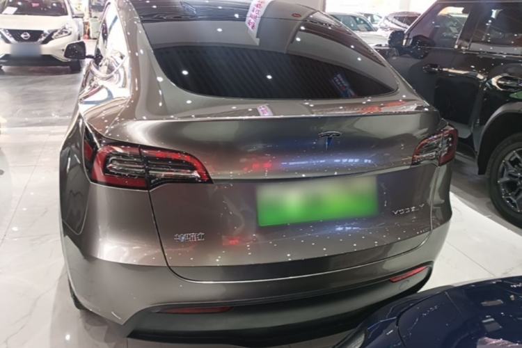 Tesla Model Y 2022 — 5