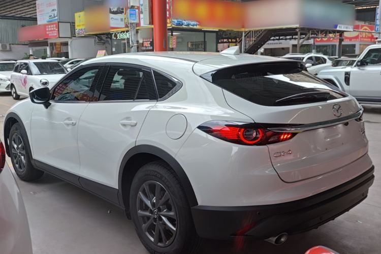 Mazda CX-4 2021 — 4