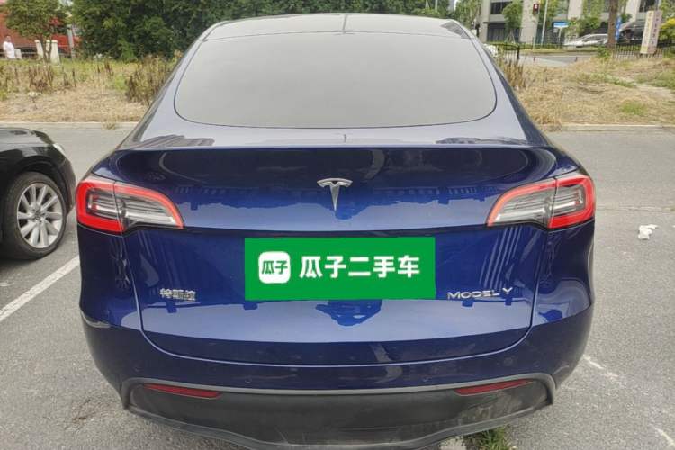 Tesla Model Y 2022 — 5