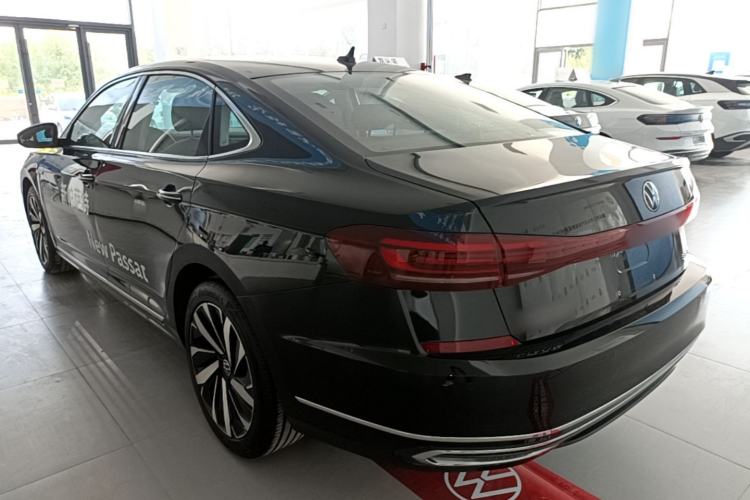 Volkswagen Passat 2025 — 4