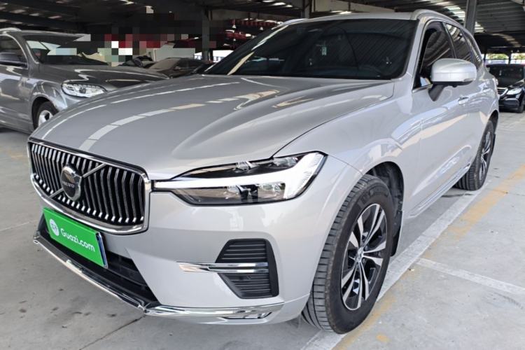 Volvo XC60 2023 — фото 1