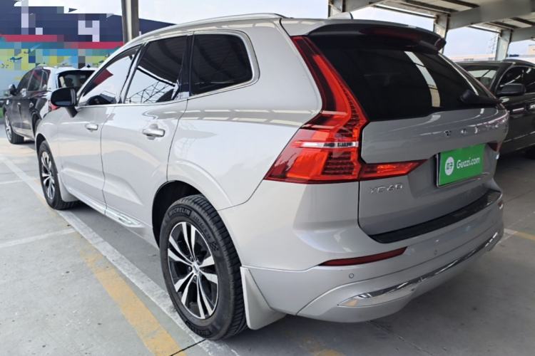 Volvo XC60 2023 — фото 4
