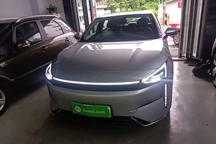 Geely Galaxy L6 2025 — 2