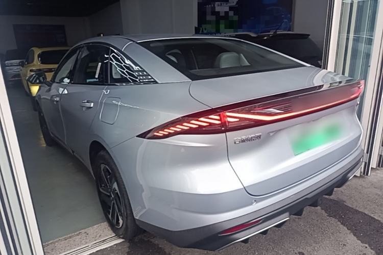 Geely Galaxy L6 2025 — 4