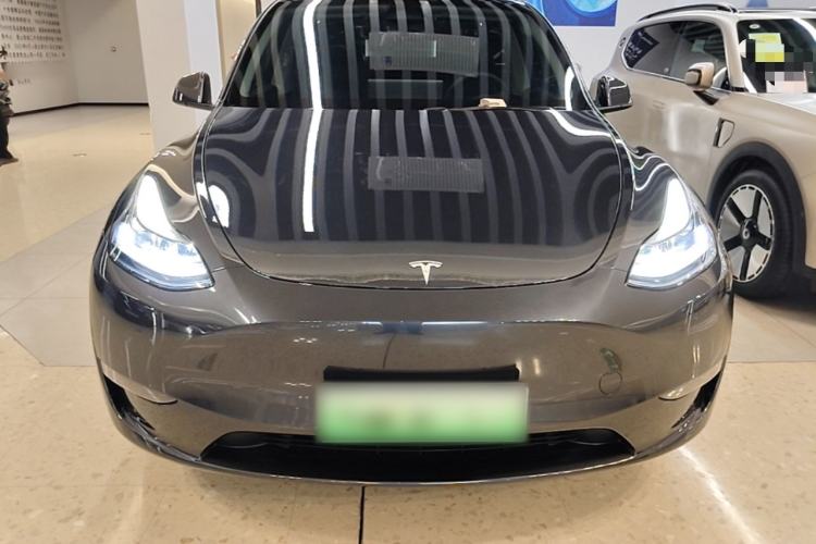 Tesla Model Y 2024 — 2