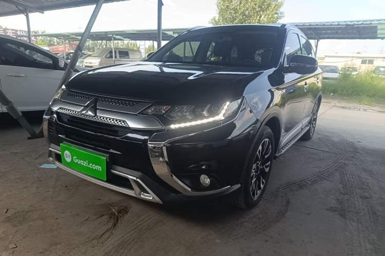 Mitsubishi Outlander 2020 — фото 1