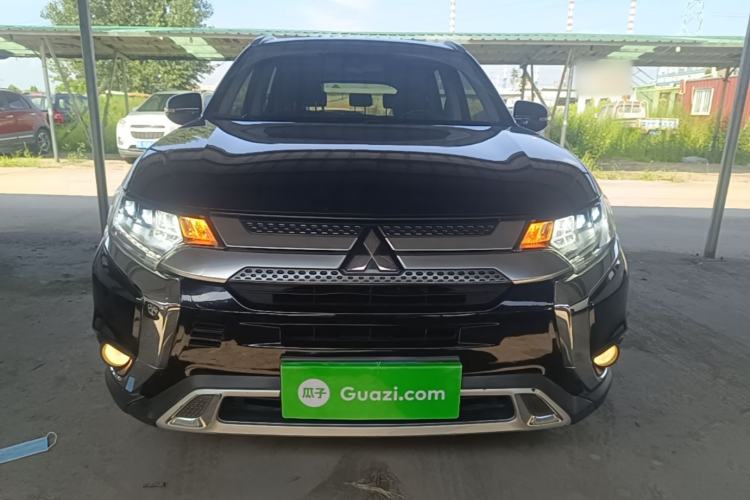 Mitsubishi Outlander 2020 — фото 2