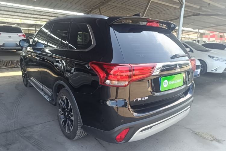 Mitsubishi Outlander 2020 — фото 4