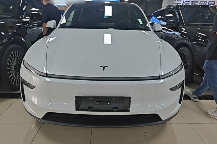 Tesla Model Y L 2025 — 2