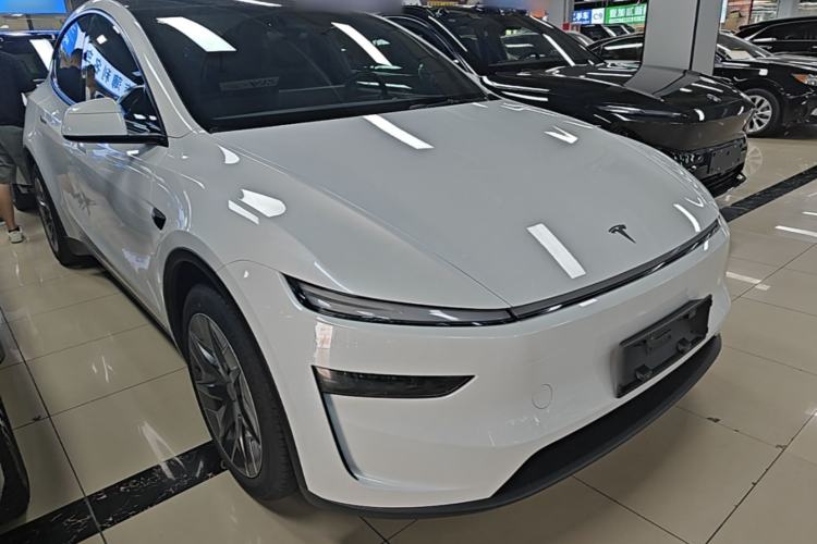 Tesla Model Y L 2025 — 3