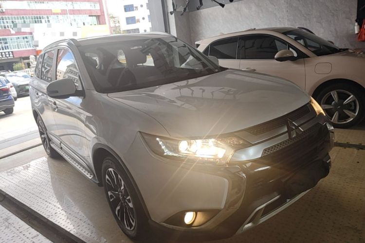 Mitsubishi outlander 2020 — фото 3