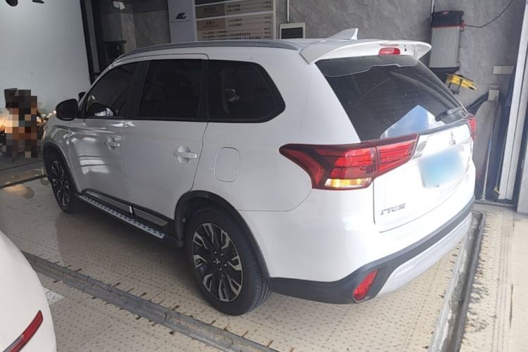 Mitsubishi outlander 2020 — фото 4