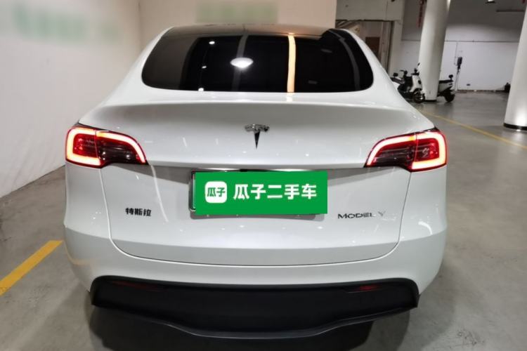 Tesla Model Y 2024 — 5