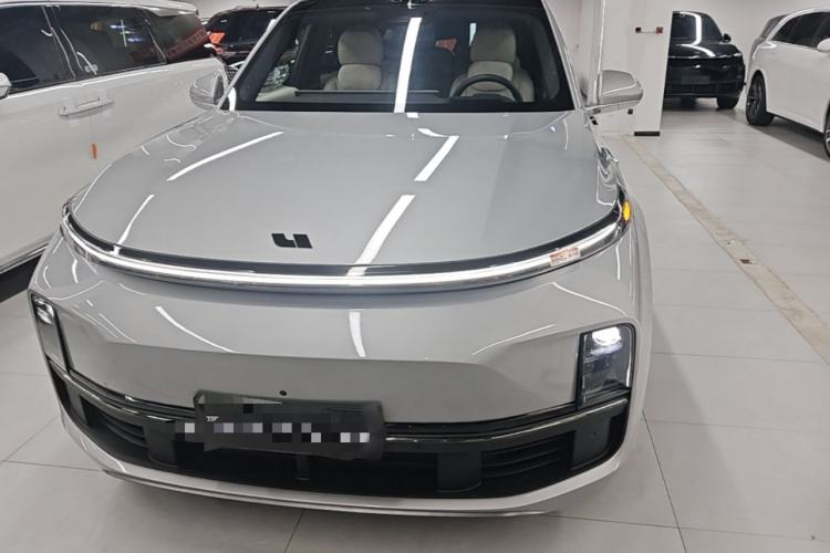 Li Auto L8 2025 — 2