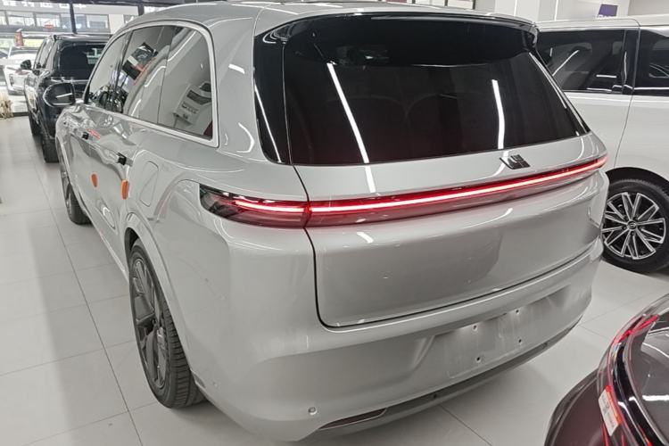 Li Auto L8 2025 — 4
