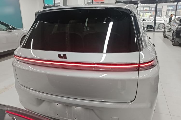 Li Auto L8 2025 — 5