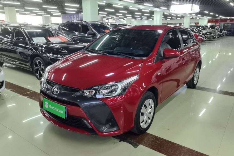 Toyota Yaris 2022 — фото 1
