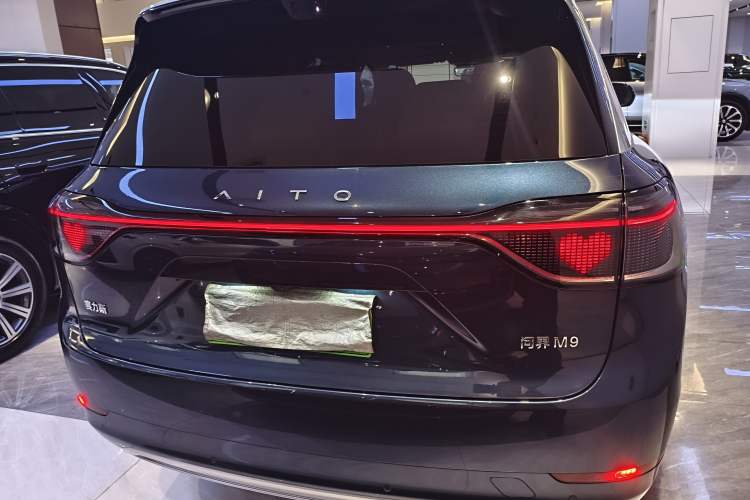 AITO M9 2025 — 5