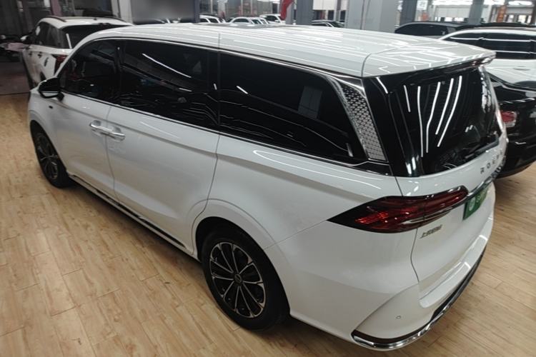 Roewe iMAX8 2022 — 4