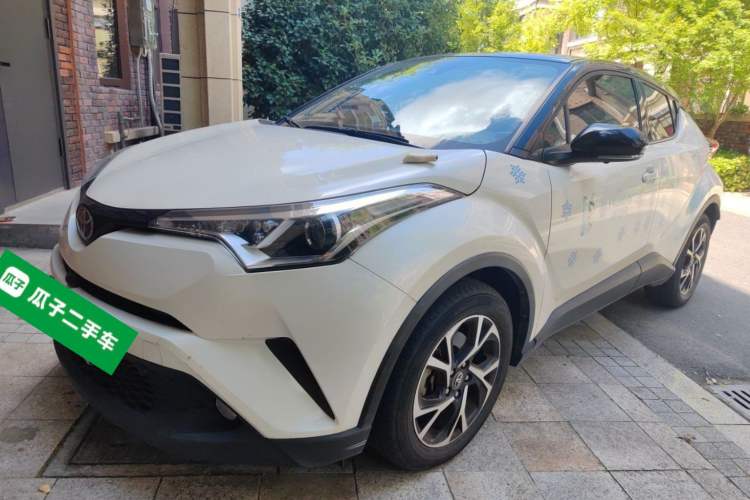 Toyota C-HR 2020 — фото 1