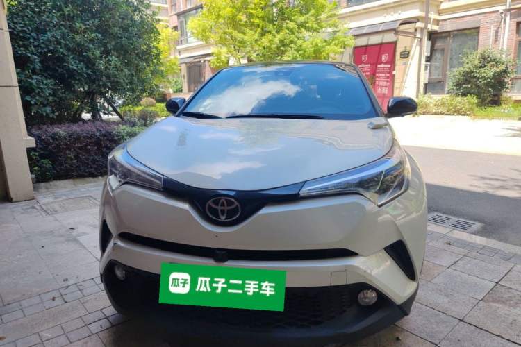 Toyota C-HR 2020 — фото 2
