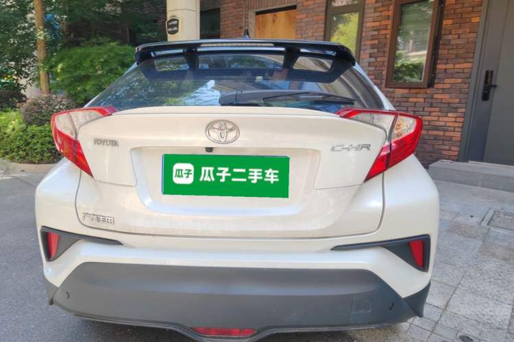 Toyota C-HR 2020 — фото 3