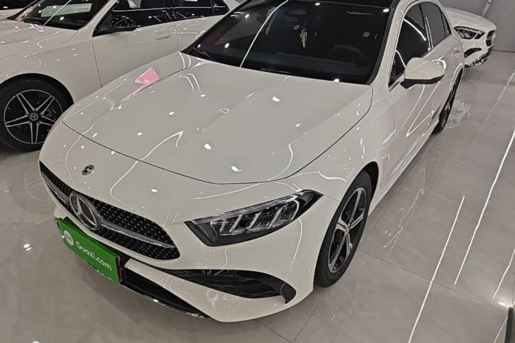 Mercedes-Benz A 200 L 2023 — фото 1