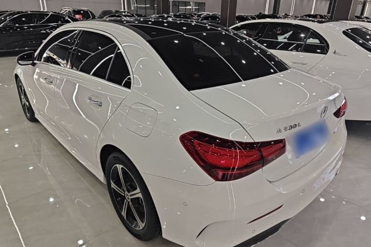 Mercedes-Benz A 200 L 2023 — фото 4
