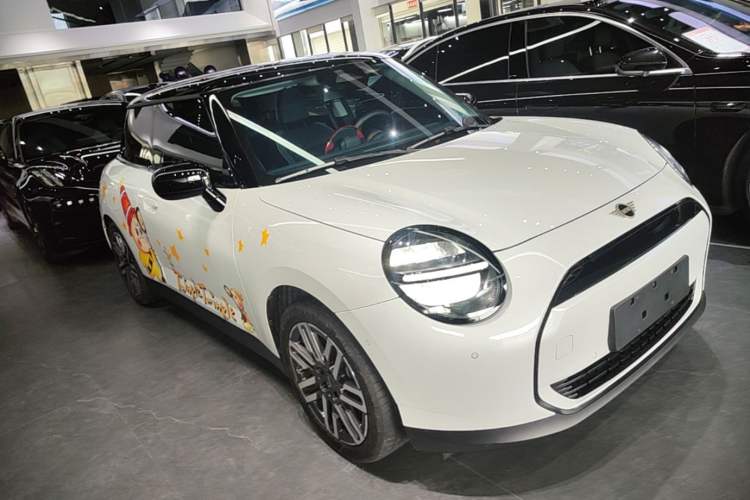 MINI Cooper 2025 — 3