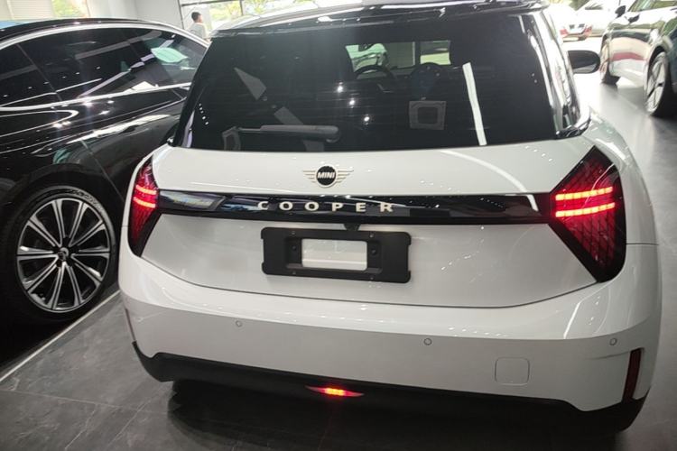 MINI Cooper 2025 — 5
