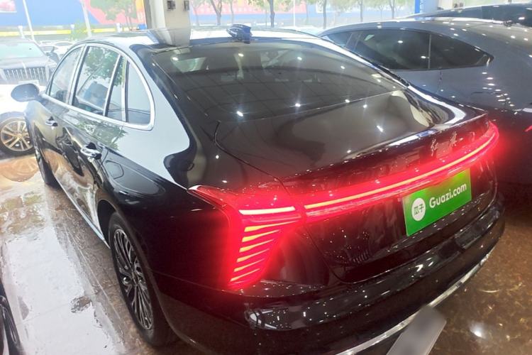 Hongqi H5 2025 — 4