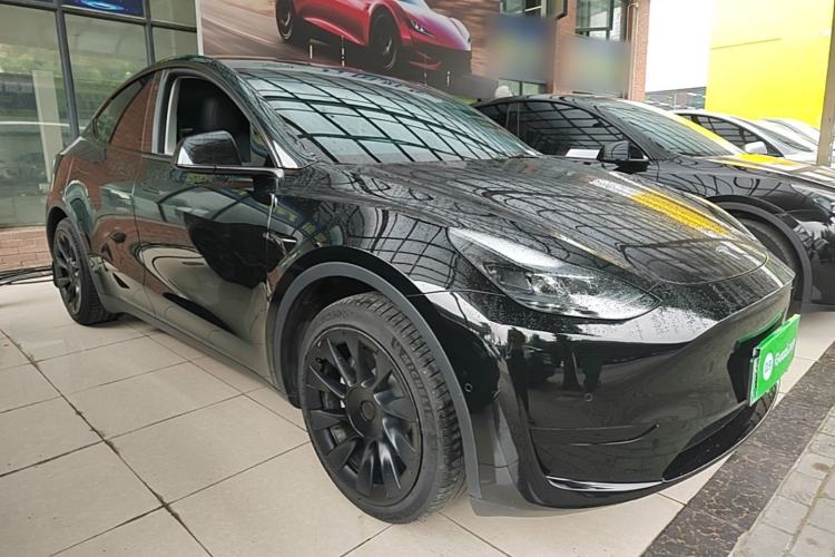 Tesla Model Y 2022 — 3