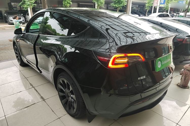 Tesla Model Y 2022 — 4