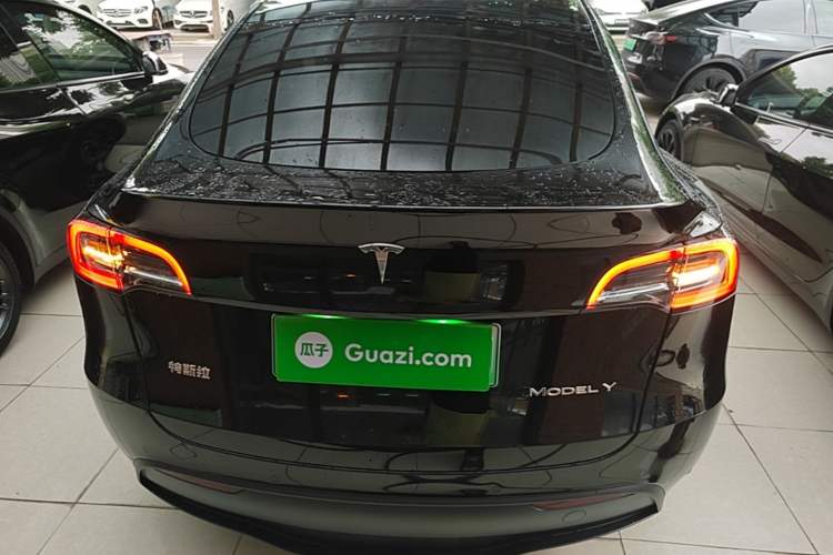 Tesla Model Y 2022 — 5