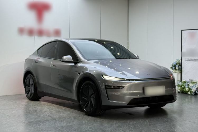 Tesla Model Y 2025 — 3
