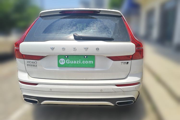 Volvo XC60 2021 — 3