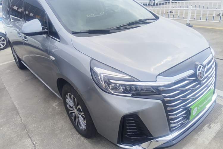 Buick GL8 2023 — 3
