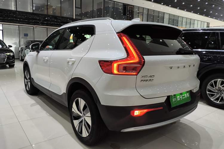 Volvo XC40 2024 — фото 4