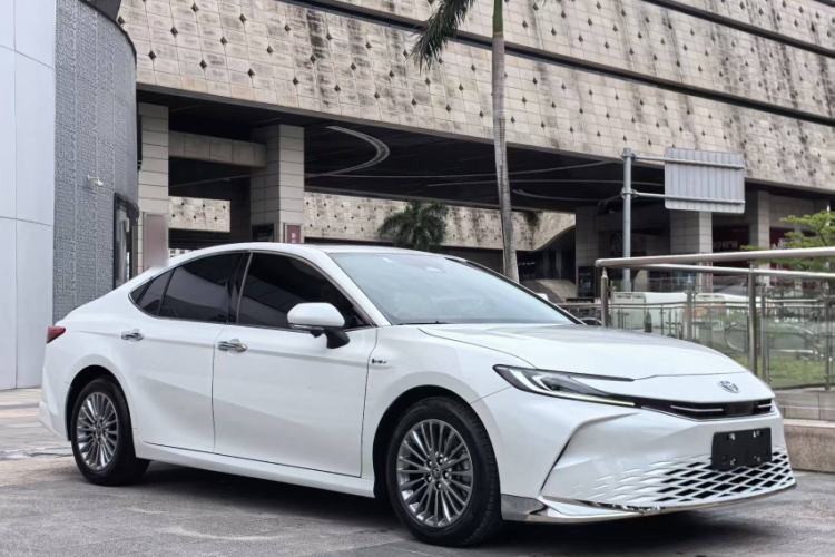 Toyota Camry 2024 — 2