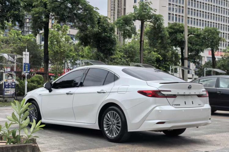 Toyota Camry 2024 — 4