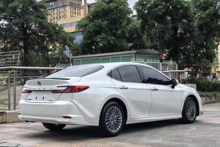 Toyota Camry 2024 — 5