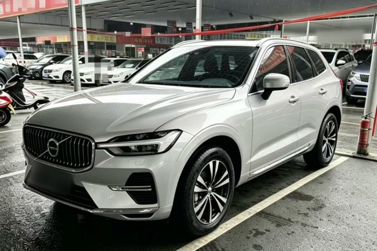 Volvo XC60 2025 — фото 1