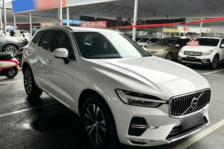 Volvo XC60 2025 — фото 3